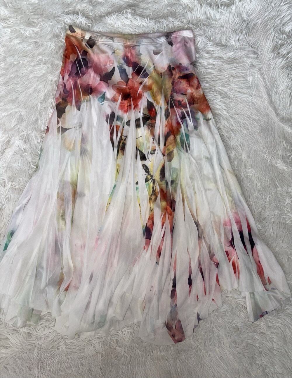 Moa Moa M Soft Waist Assymetrical Multi Later Floral Skirt. Beautiful Item